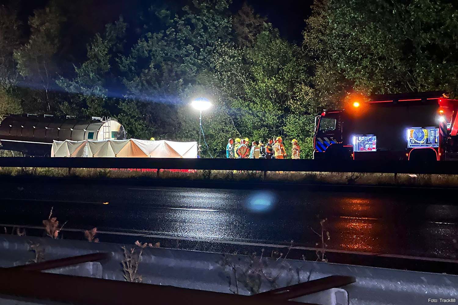 Ernstig ongeval tussen auto en vrachtwagen op A76 bij Heerlen