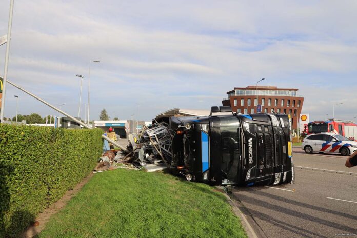 Gekantelde Vrachtwagen Kampen