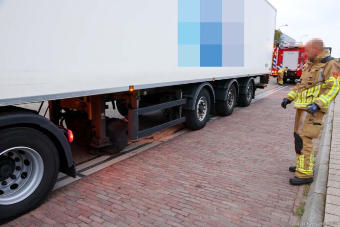 Vrachtwagen verliest tank
