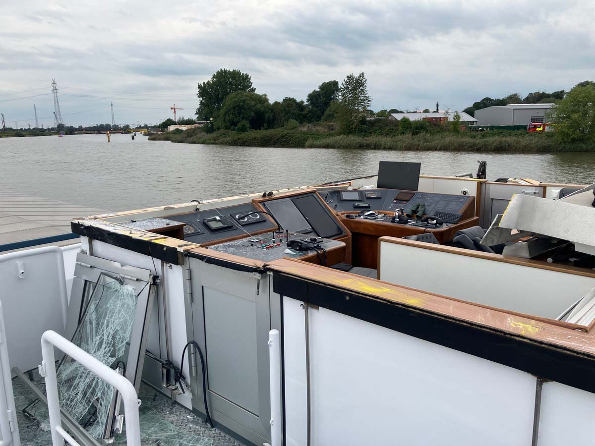 binnenvaartschip ramt spoorbrug in Duitsland