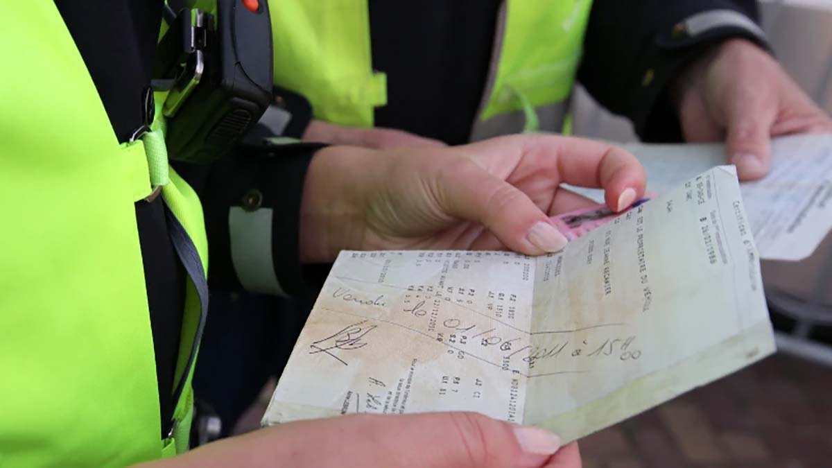 Vuurwapen aangetroffen bij grote verkeerscontrole in Terneuzen: twee mannen aangehouden