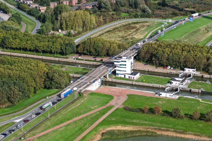Houtribdijk