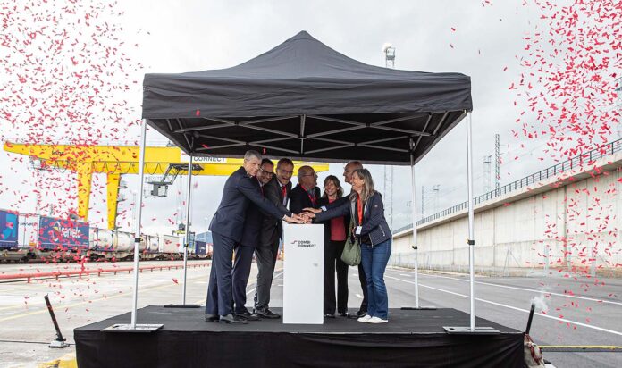 Op de foto van links naar rechts: Heinrich Schellenberg (Zwitserse ambassadeur in Spanje), Àlex Garcia Formatjé (directeur-generaal van het Havenbedrijf Barcelona), Hans-Jörg Bertschi (voorzitter van de Hupac Group), Manel Nadal (Catalaanse regionale overheid), Elena Gonzalez (ADIF), Joan Calabuig (Mediterrane Corridor) en Susi López (directeur-generaal Transport en Mobiliteit). Foto: Hupac