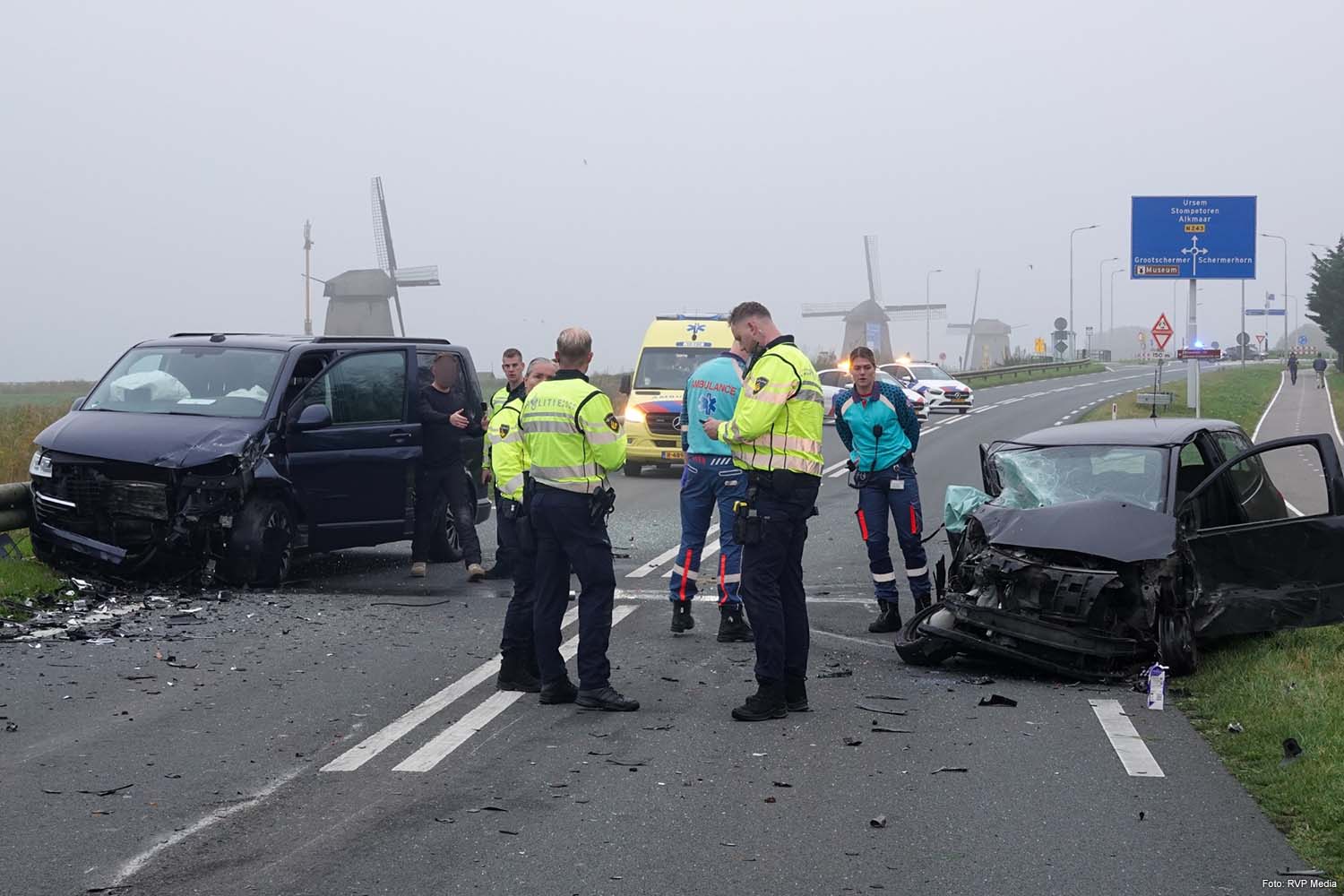 Twee gewonden bij zware aanrijding tussen vrachtwagen, personenauto en bestelbus op N243 bij Scherme