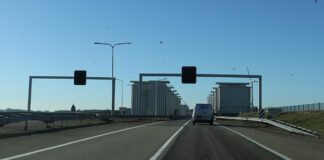 Afsluitdijk, Stevinsluizen