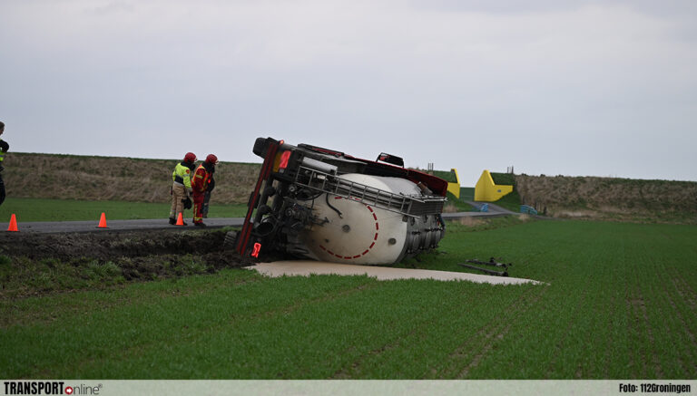 Vrachtwagen gekanteld in Finsterwolde [+foto]