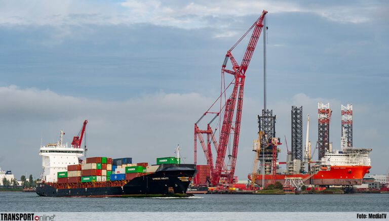 Minder goederen geladen en gelost in Nederlandse zeehavens