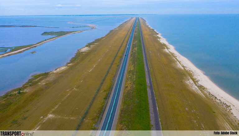 Geen vrachtwagens en aanhangers op Markerwaarddijk (N307) vanwege harde wind